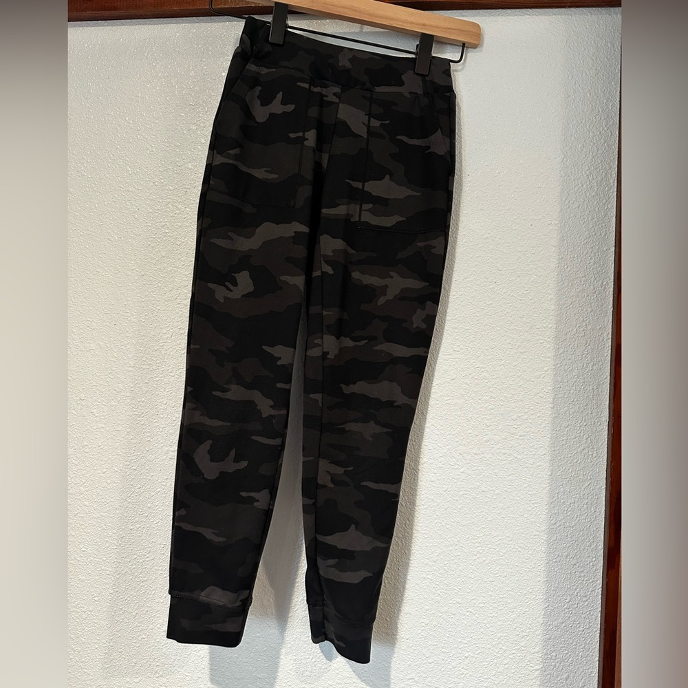 Athleta Girl Printed Powervita™ Jogger - Black Camo Sizs XS (6)